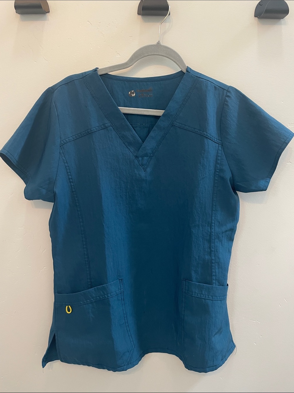 WonderWink Short Sleeve V-Neck Scrub Top and Cargo Pants in Teal Blue